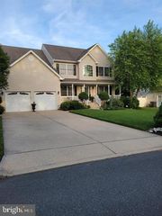 231 PULLEY AVE, Manahawkin, NJ 08050