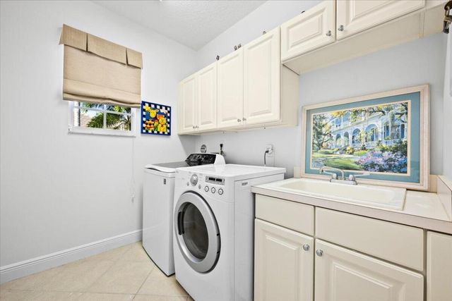 1437 Barlow Court, Palm Beach Gardens, FL 33410