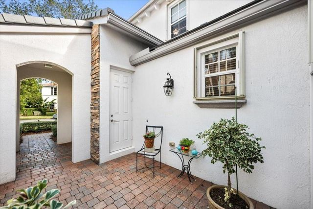 1437 Barlow Court, Palm Beach Gardens, FL 33410