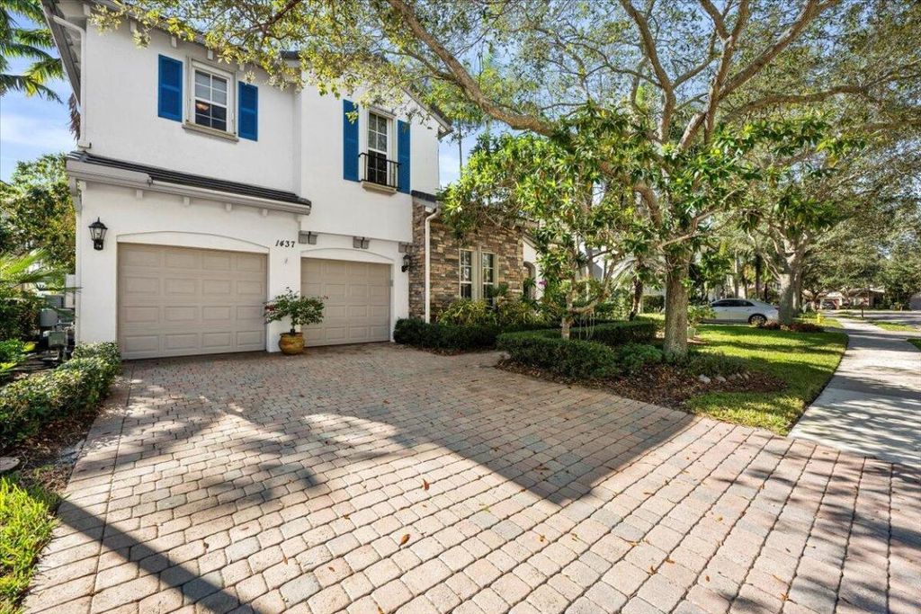1437 Barlow Court, Palm Beach Gardens, FL 33410