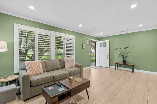 3165 College, Costa Mesa, CA 92626