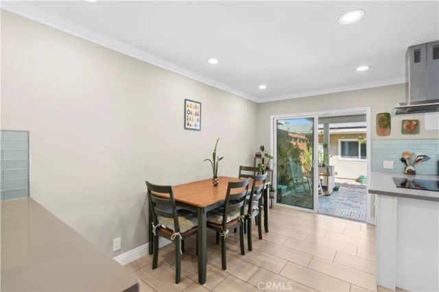 3165 College, Costa Mesa, CA 92626
