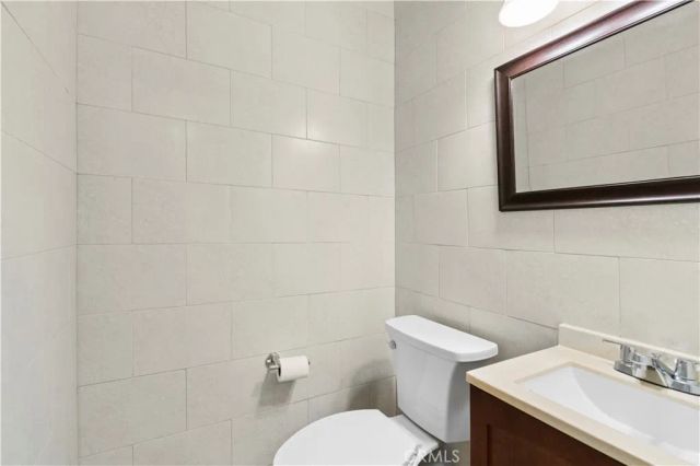 3165 College, Costa Mesa, CA 92626