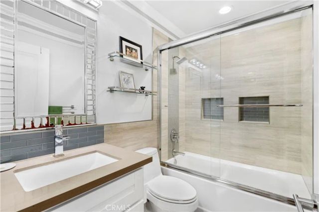 3165 College, Costa Mesa, CA 92626