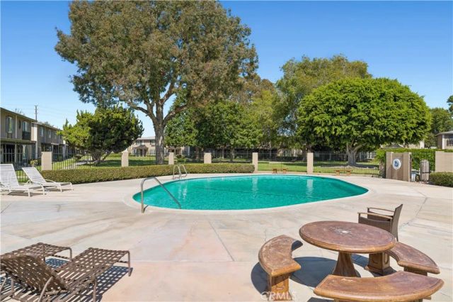 3165 College, Costa Mesa, CA 92626