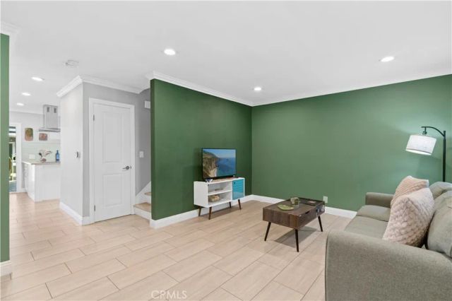 3165 College, Costa Mesa, CA 92626