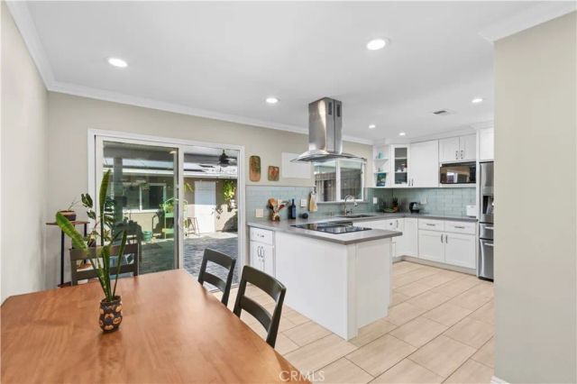 3165 College, Costa Mesa, CA 92626