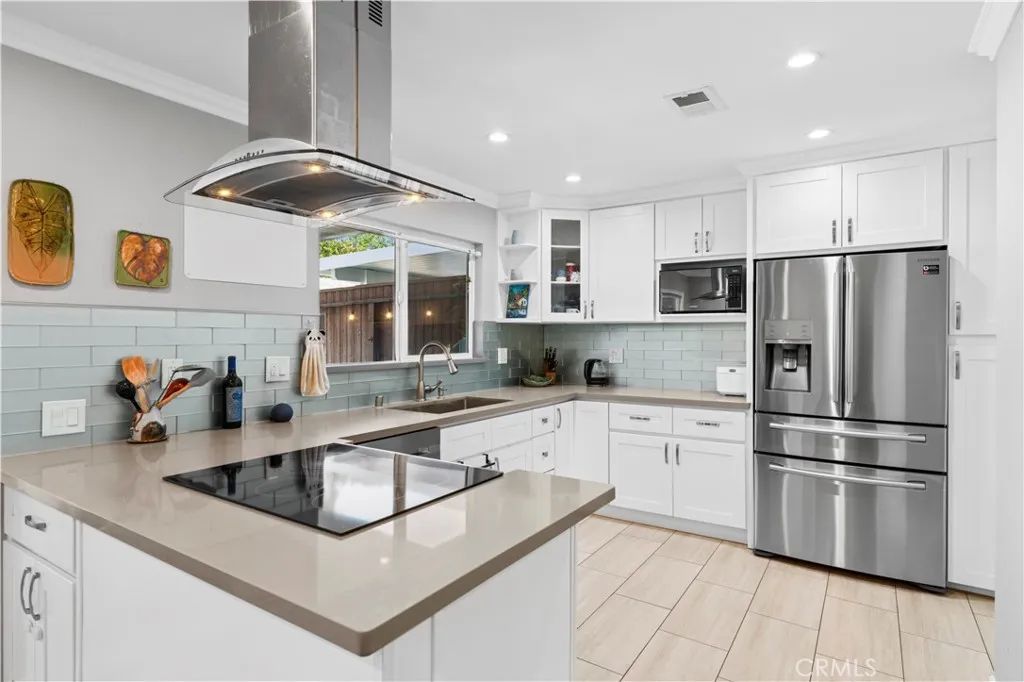 3165 College, Costa Mesa, CA 92626