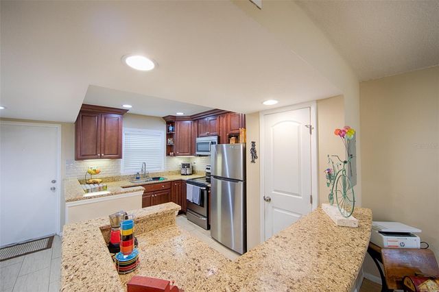 1860 MASSACHUSETTS AVENUE NE 224, St Petersburg, FL 33703