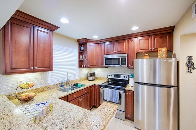 1860 MASSACHUSETTS AVENUE NE 224, St Petersburg, FL 33703