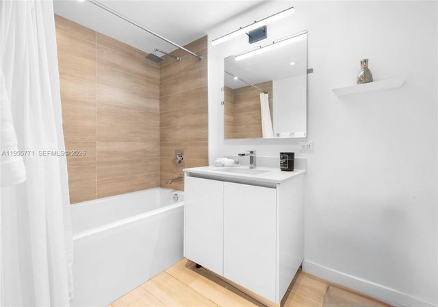 1600 SW 1st Ave 707, Miami, FL 33129