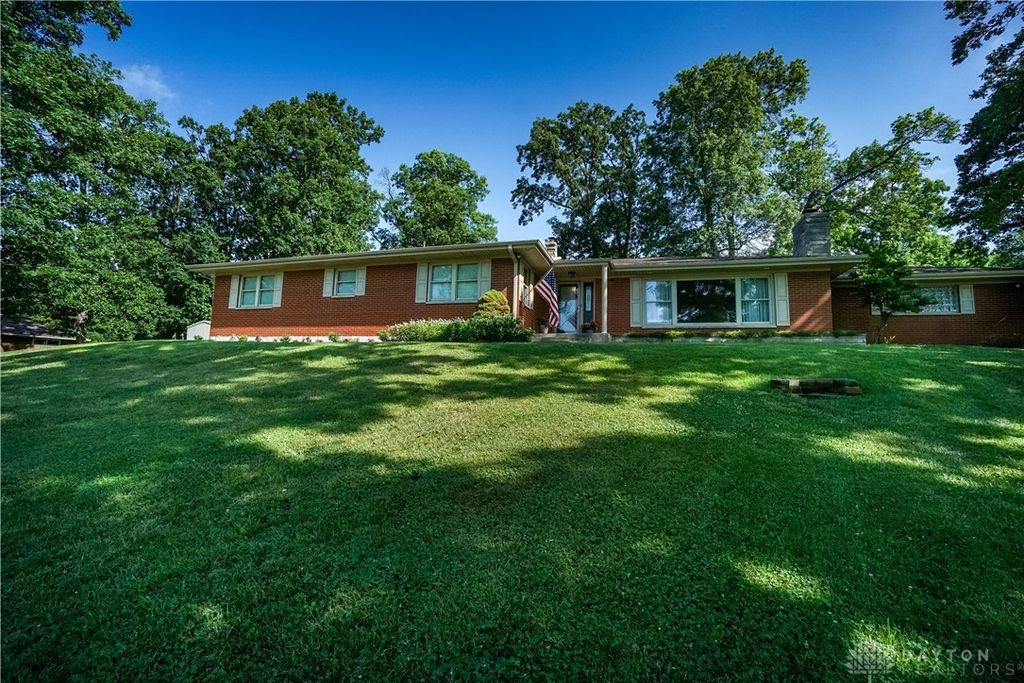 5975 Oakridge Drive, Hamilton, OH 45011