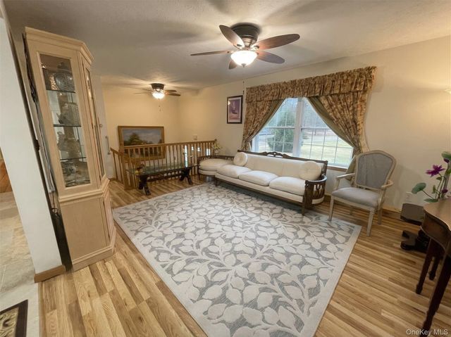 1038 Us Route 209, Cuddebackville, NY 12729