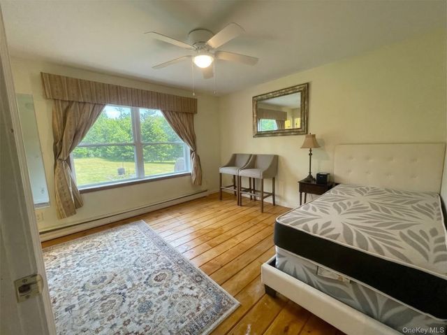 1038 Us Route 209, Cuddebackville, NY 12729