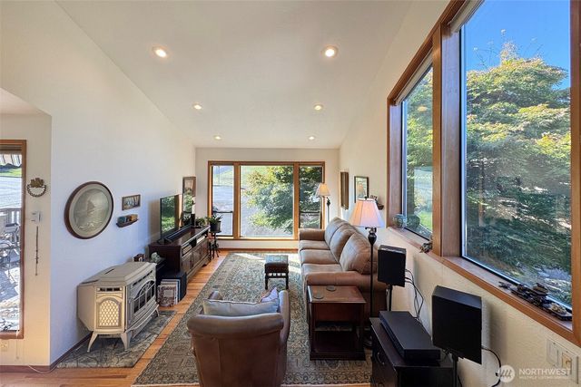 1633 E 5th Street, Port Angeles, WA 98362