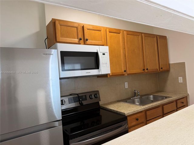 636 SW 8th Avenue 636, Miami, FL 33130