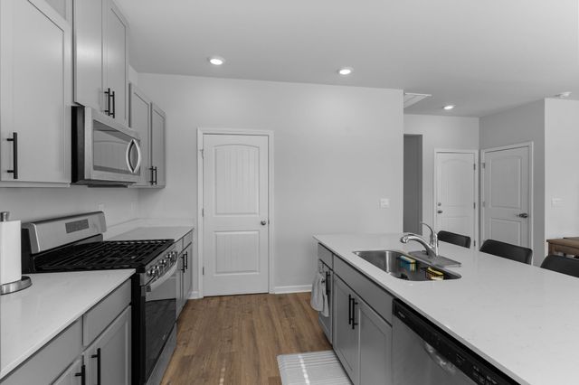 9028 Copenhagen Dr, Murfreesboro, TN 37129