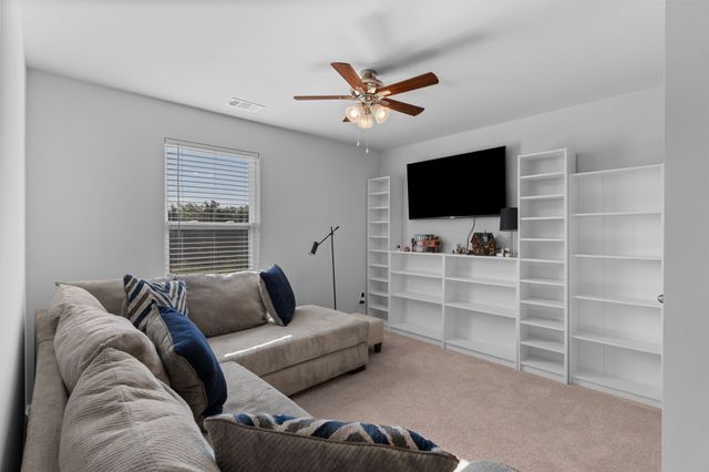 9028 Copenhagen Dr, Murfreesboro, TN 37129