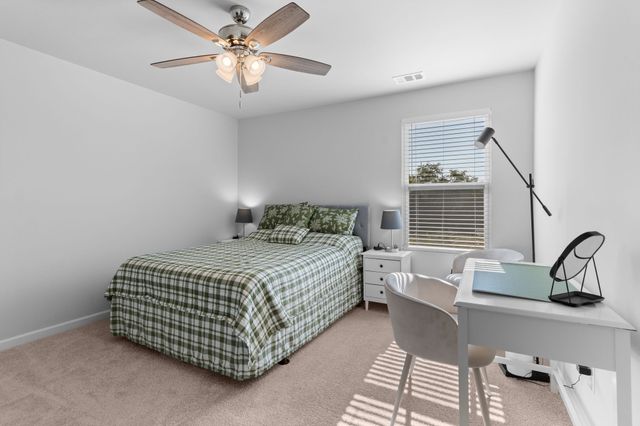 9028 Copenhagen Dr, Murfreesboro, TN 37129