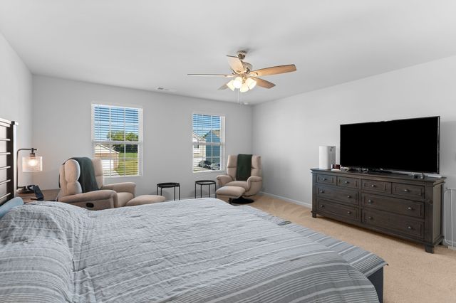 9028 Copenhagen Dr, Murfreesboro, TN 37129