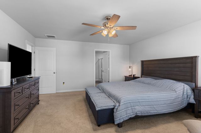 9028 Copenhagen Dr, Murfreesboro, TN 37129