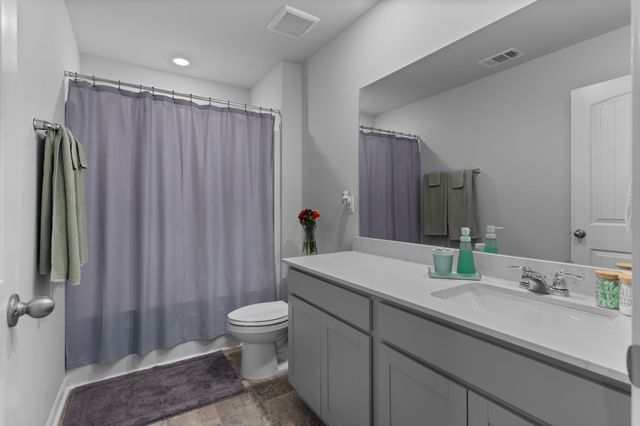 9028 Copenhagen Dr, Murfreesboro, TN 37129