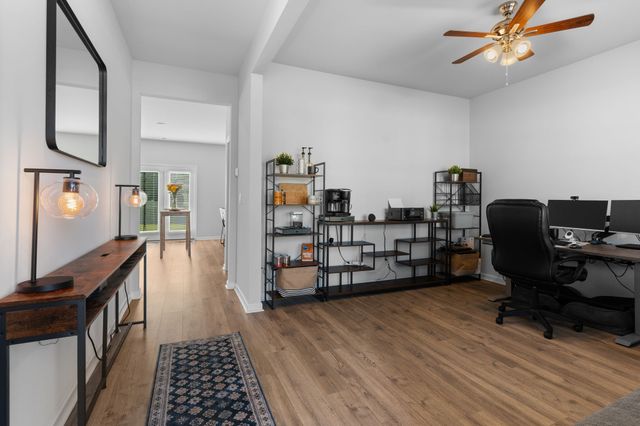 9028 Copenhagen Dr, Murfreesboro, TN 37129