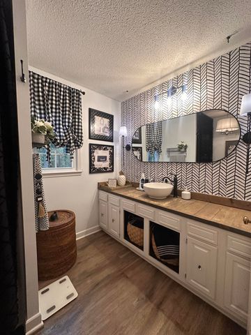 447 Henderson Road, Chesnee, SC 29323