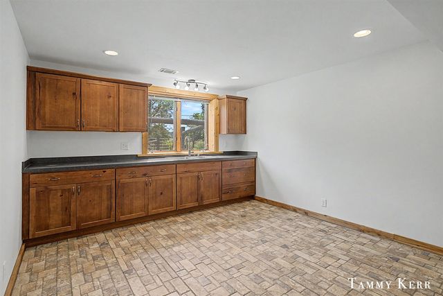 6220 146th Avenue, Holland, MI 49423
