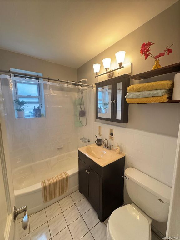 138-35 Jewel Ave. 3D, Kew Garden Hills, NY 11367 — photo 4