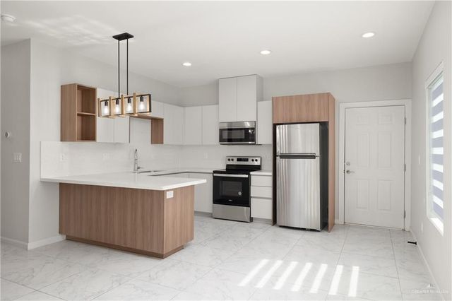 808 Hidden Hills Street 3, Mission, TX 78572