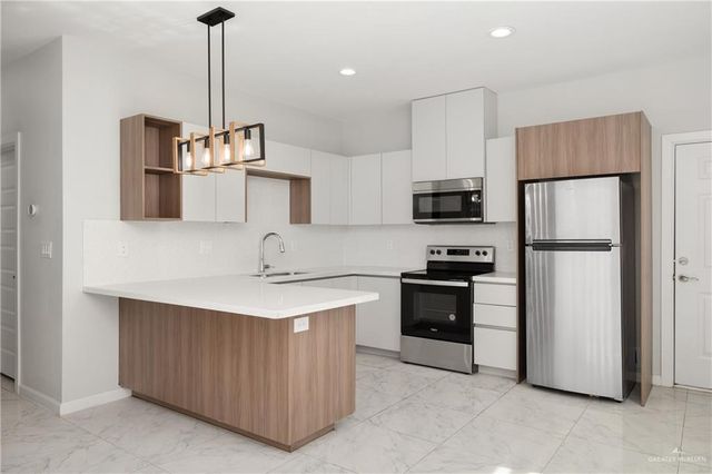 808 Hidden Hills Street 3, Mission, TX 78572