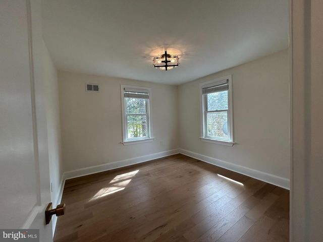 5 LOCUST ST, West Chester, PA 19382