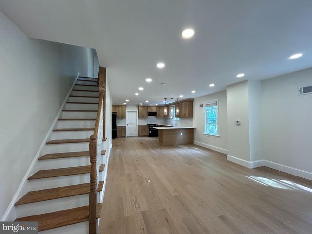 5 LOCUST ST, West Chester, PA 19382