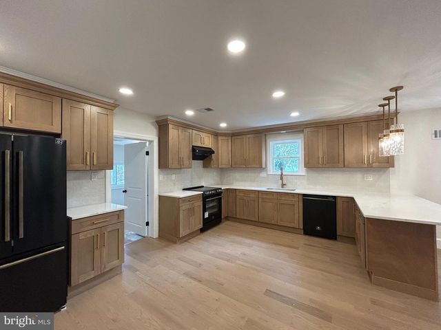 5 LOCUST ST, West Chester, PA 19382