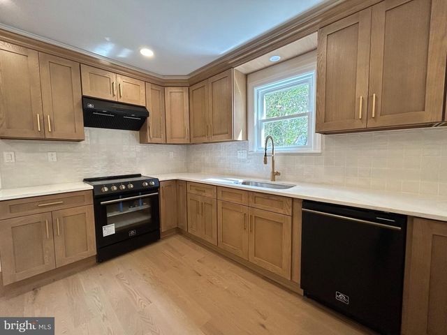 5 LOCUST ST, West Chester, PA 19382