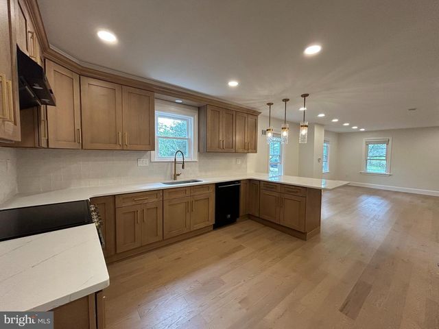 5 LOCUST ST, West Chester, PA 19382