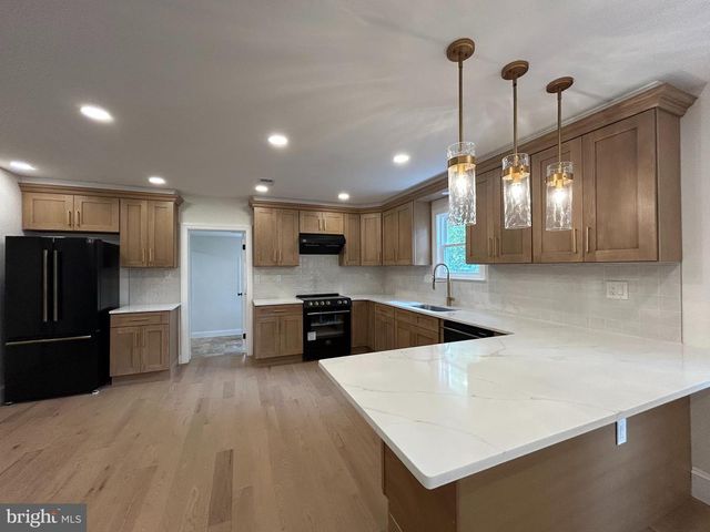 5 LOCUST ST, West Chester, PA 19382