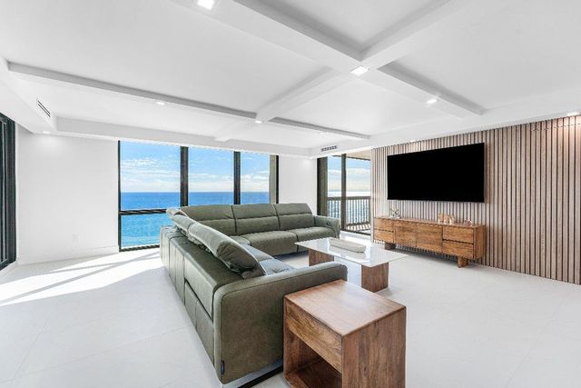 5380 N Ocean Drive 19d, Singer Island, FL 33404