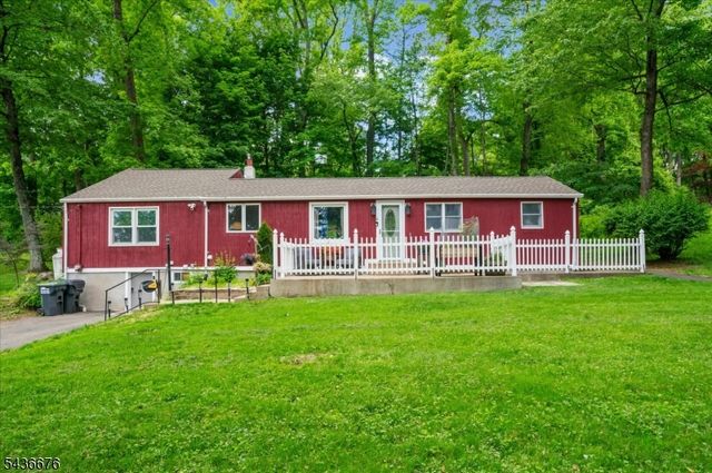 4 Orchard St, Lebanon Twp., NJ 07830