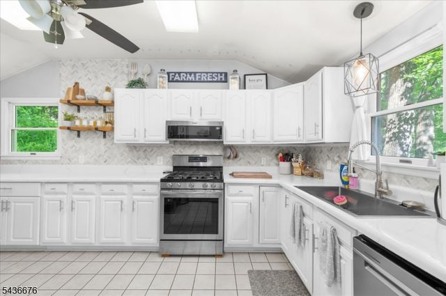 4 Orchard St, Lebanon Twp., NJ 07830
