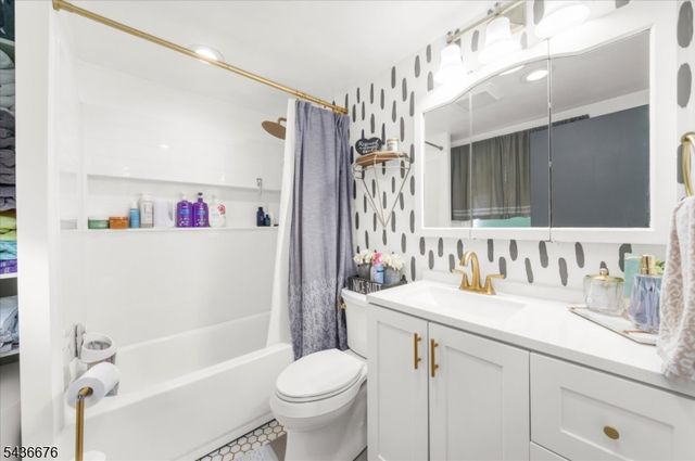 4 Orchard St, Lebanon Twp., NJ 07830