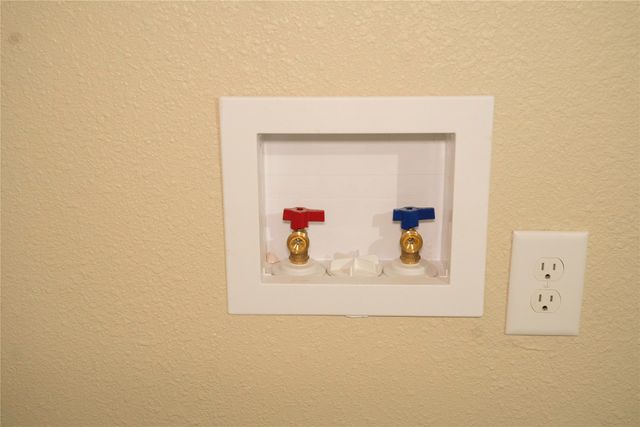 807 Crockett, Midlothian, TX 76065