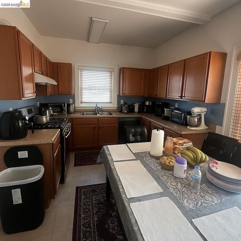 1075 47Th St, Emeryville, CA 94608