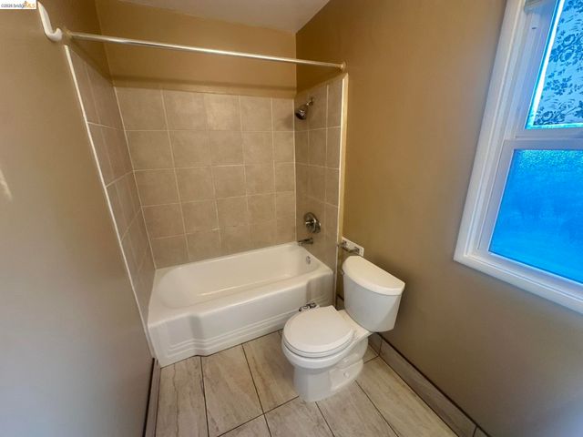 1075 47Th St, Emeryville, CA 94608