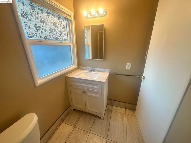 1075 47Th St, Emeryville, CA 94608