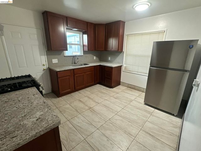 1075 47Th St, Emeryville, CA 94608