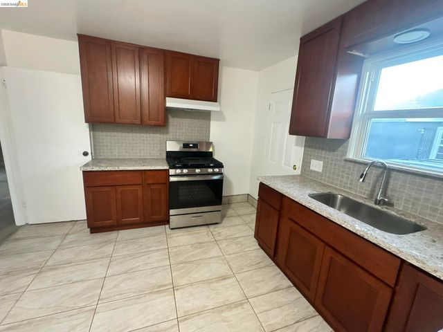 1075 47Th St, Emeryville, CA 94608