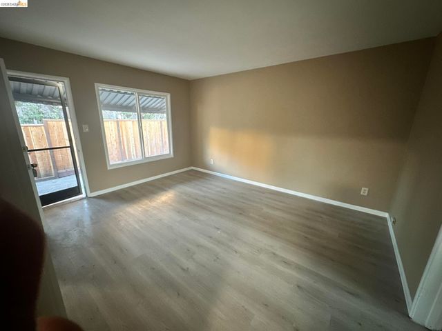 1075 47Th St, Emeryville, CA 94608