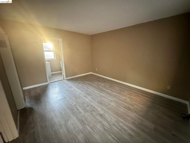 1075 47Th St, Emeryville, CA 94608